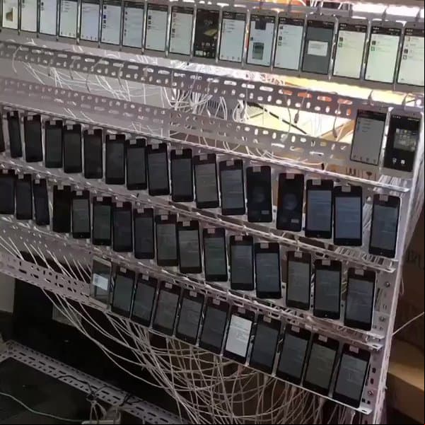 Granja de clicks: La forma rápida inflar números en las redes sociales